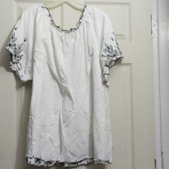 Fashion Bug Essentials white with black embroidery Boho blouse size 4x - Picture 5 of 5